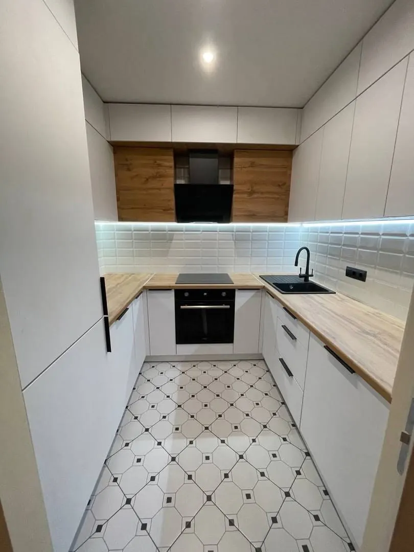 Cucina con luci LED sottopensile