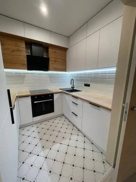 Cucina con luci LED sottopensile (foto 3)