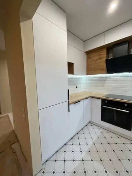 Cucina con luci LED sottopensile (foto 5)