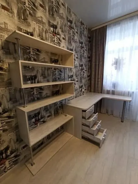 Scrivania angolare con libreria (foto 2)